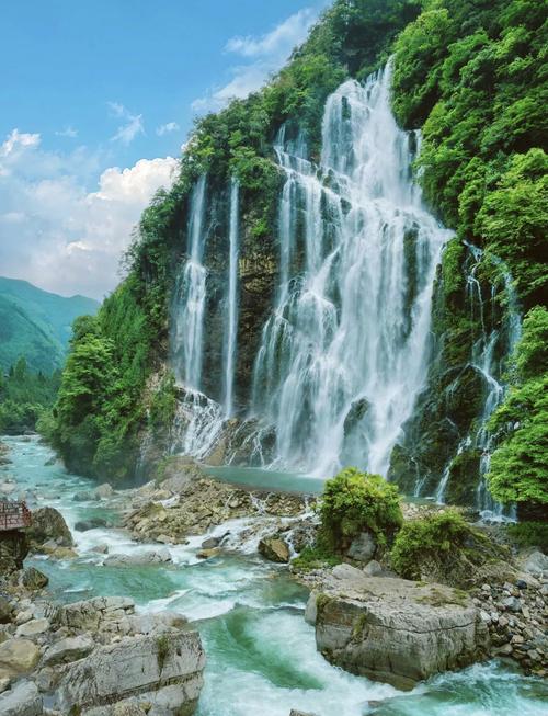 燕远村瀑布全景