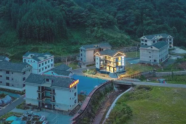 配图
