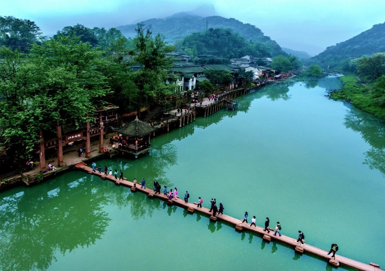 柳州菜市场里奶奶现包现炸的水油堆～才一元一个！又糯又甜～ - 哔哩哔哩