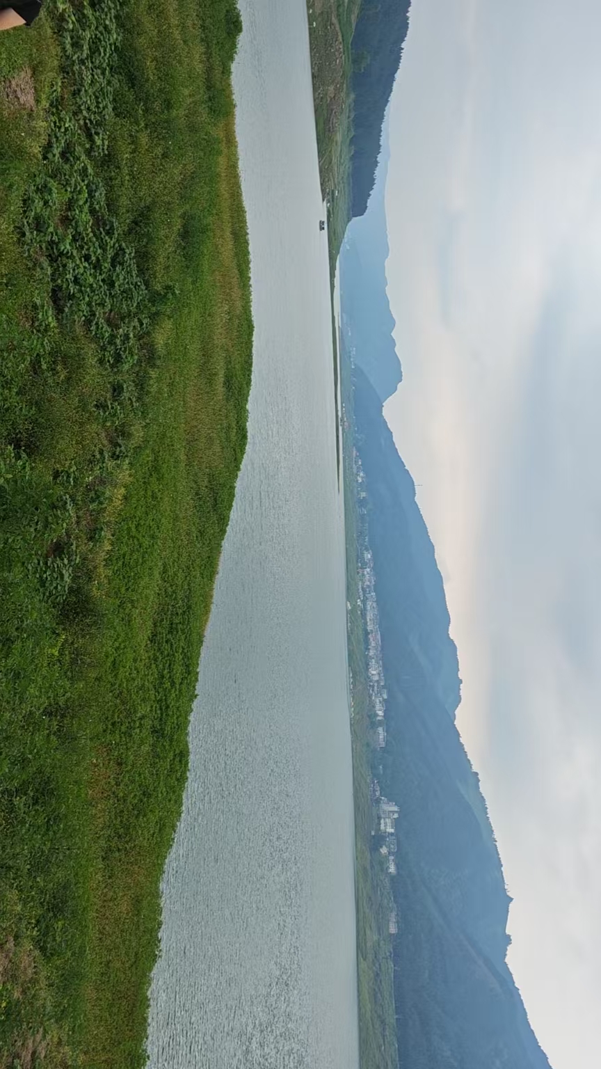 雅女湖全景